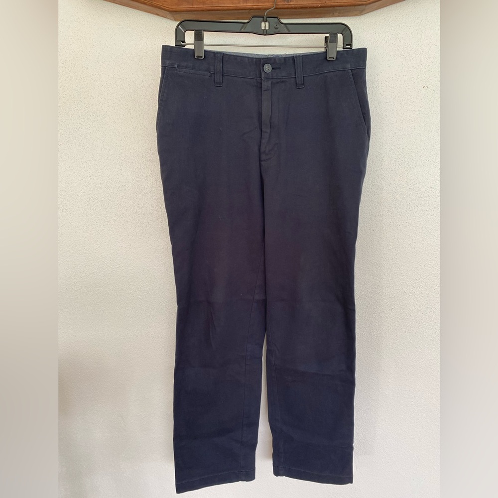 Men’s khaki navy blue Náutica pants size 33 waist, 30 length, classic fit